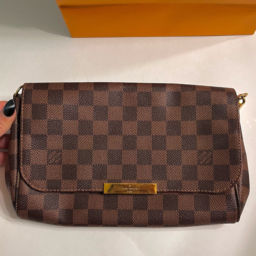 Louis Vuitton Favorite MM Crossbody purse
